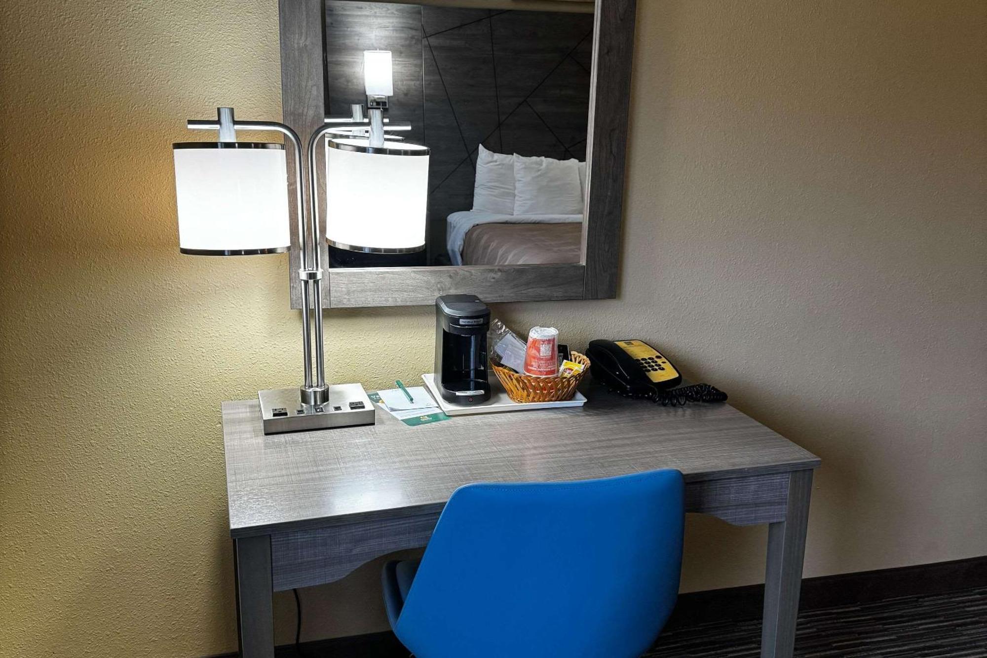 Quality Inn Near I-72 And Hwy 51 Forsyth Εξωτερικό φωτογραφία
