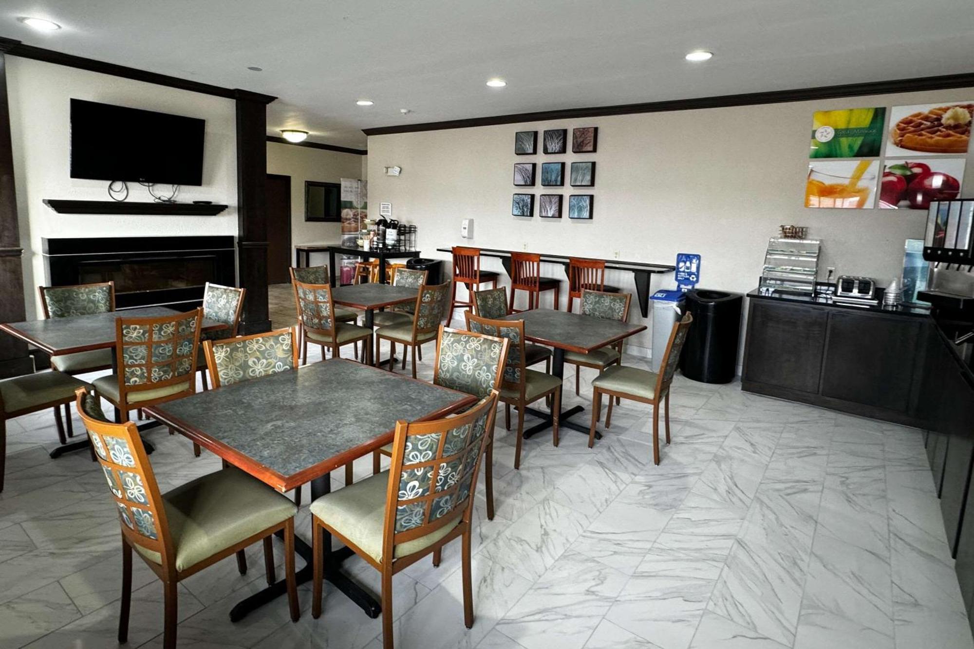 Quality Inn Near I-72 And Hwy 51 Forsyth Εξωτερικό φωτογραφία